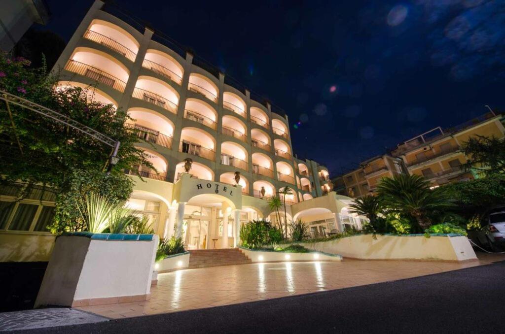 Hotel San Francesco Майори Екстериор снимка